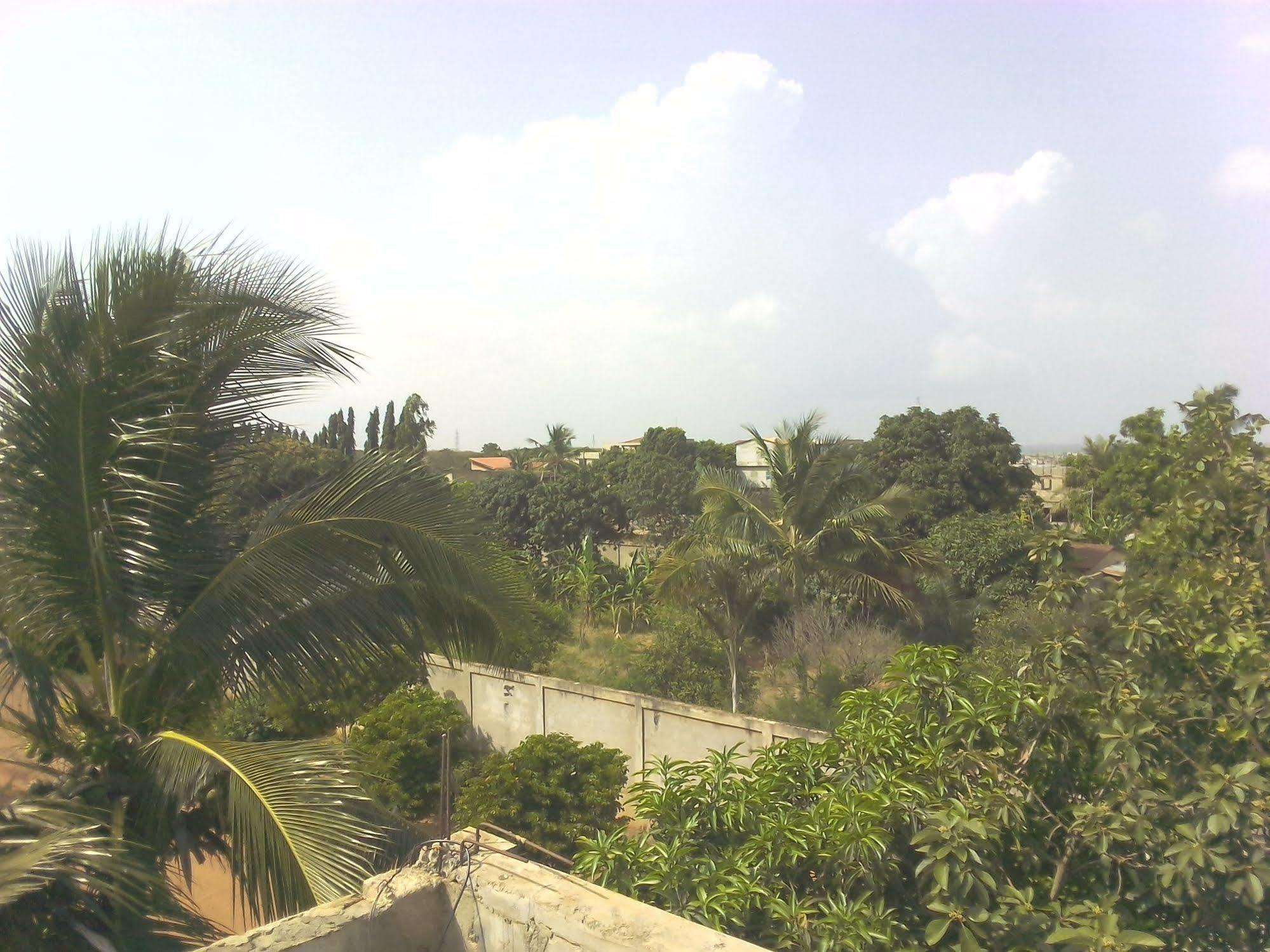 Marys Guest House Lomé Exterior photo